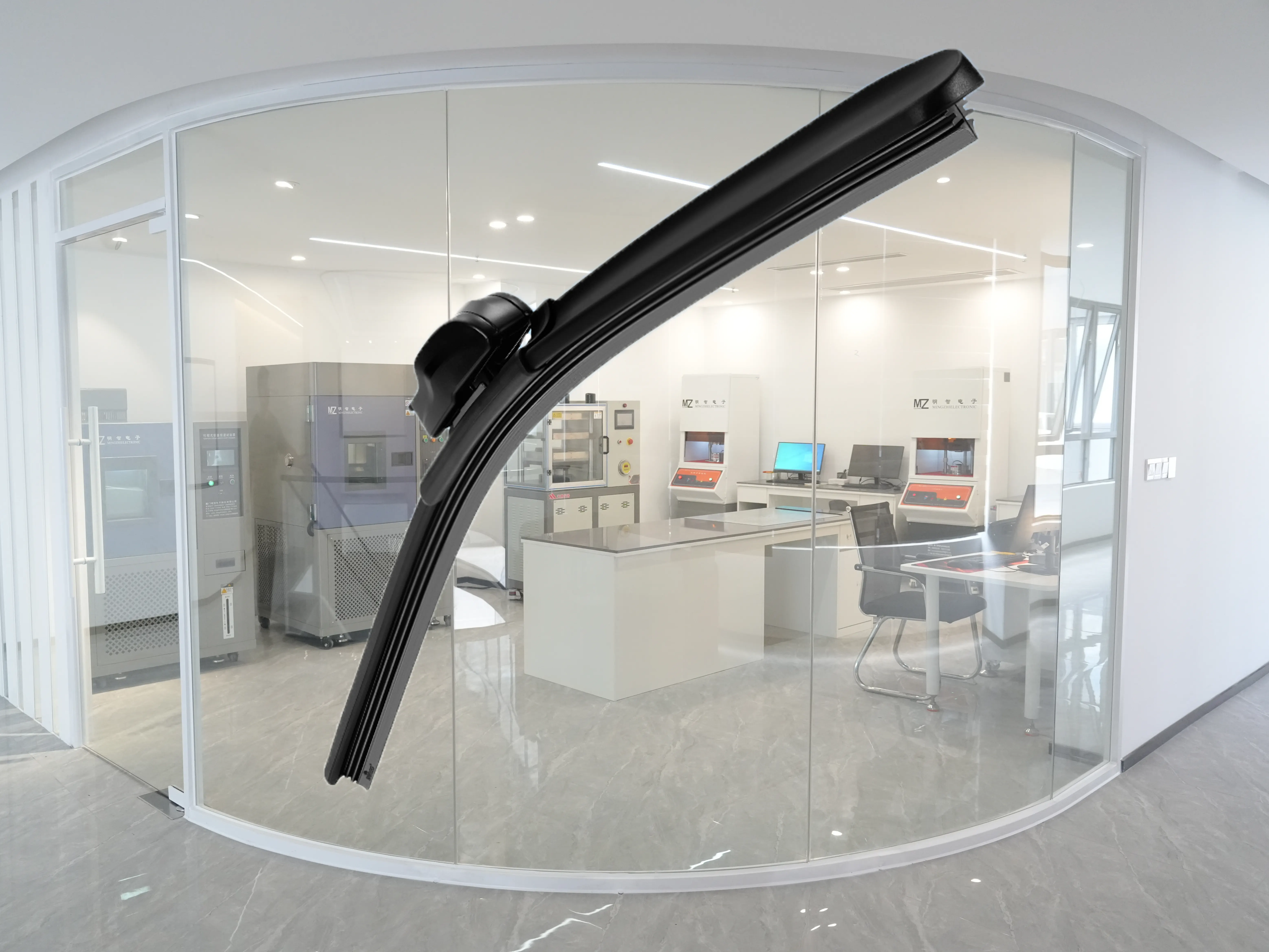 工場で生産される真の全天候型ワイパーブレードの秘密は何ですか?